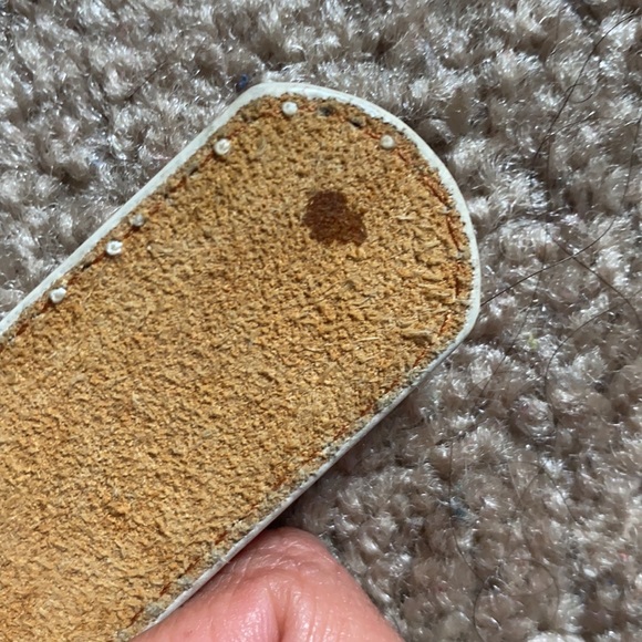 White faux leather belt with golden buckle - Picture 9 of 9